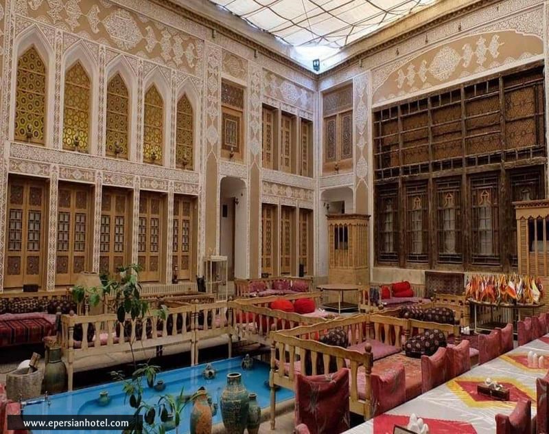 محوطه مرکزی هتل ملک التجار یزد